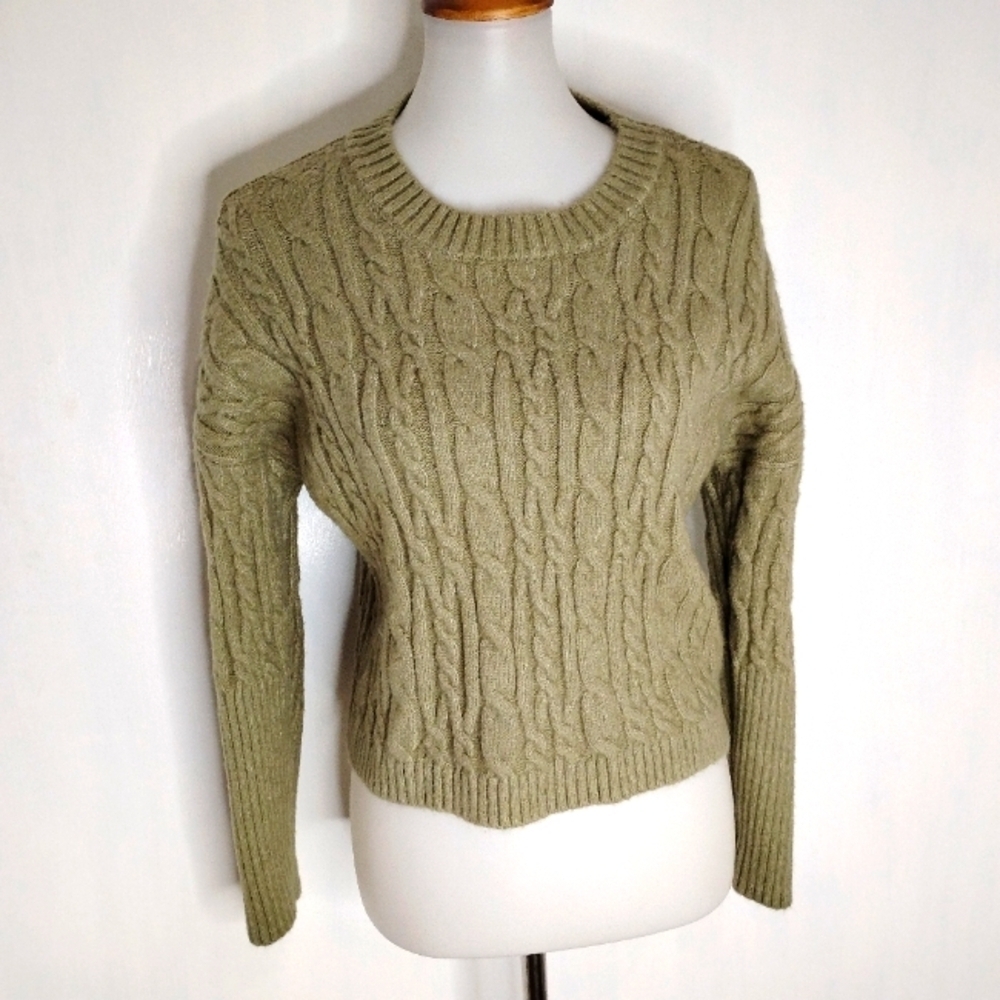 SAGE CABLE KNIT CROPPED SWEATER
